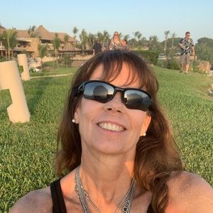 Meet your Posher, Debbie